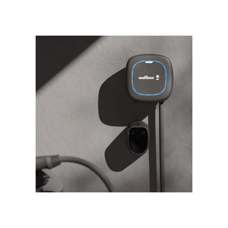 Wallbox Pulsar Max 22 kW en entorno de instalación; imagen ambiental de catálogo.
