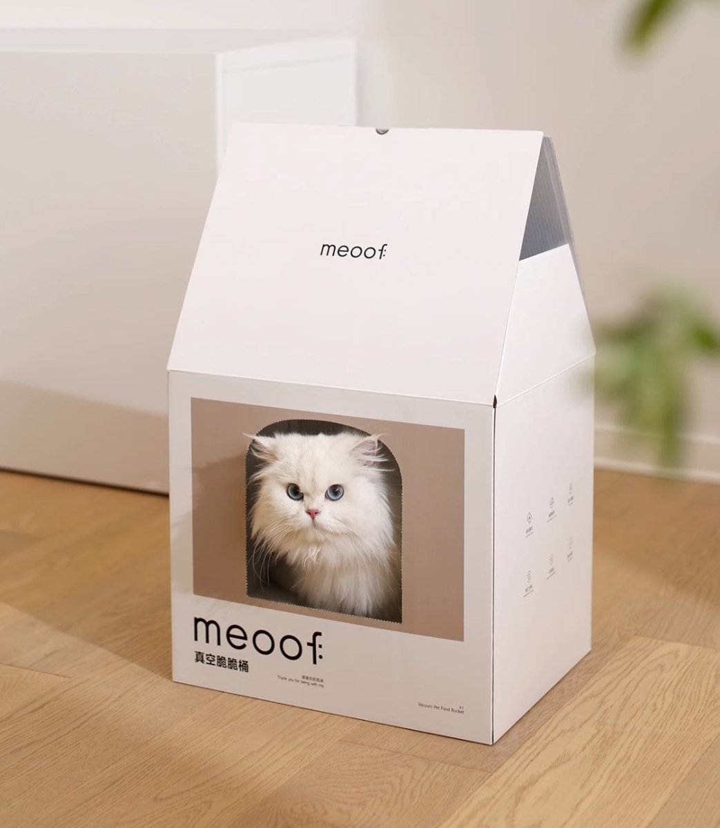 Smart vacuum pet food storage container